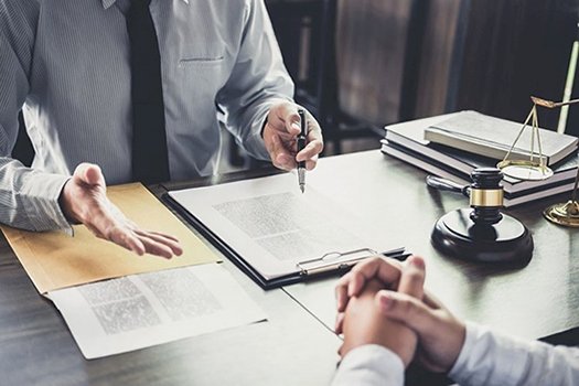 Membimbing Anda Melalui Proses Hukum Keluarga: Pengacara Terbaik sebagai Mitra Anda